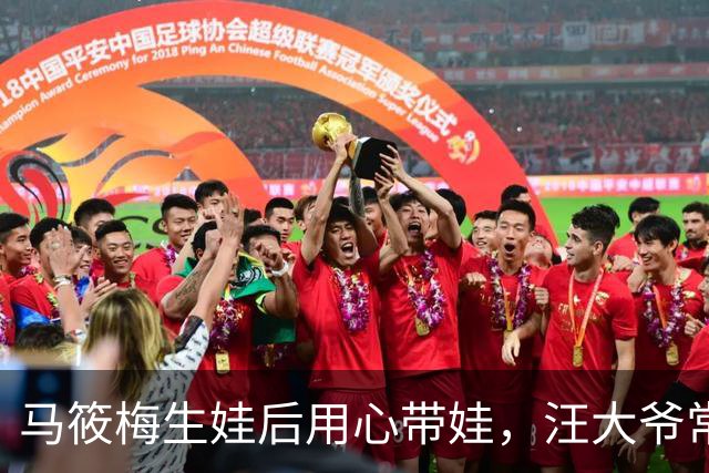 马筱梅生娃后用心带娃，汪大爷常跑来看，把小孙子汪宝宠得不行